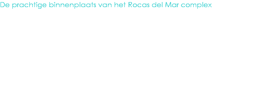 De prachtige binnenplaats van het Rocas del Mar complex