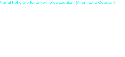 Vanaf het grote terras kunt u de zee zien. (Atlantische Oceaan)
